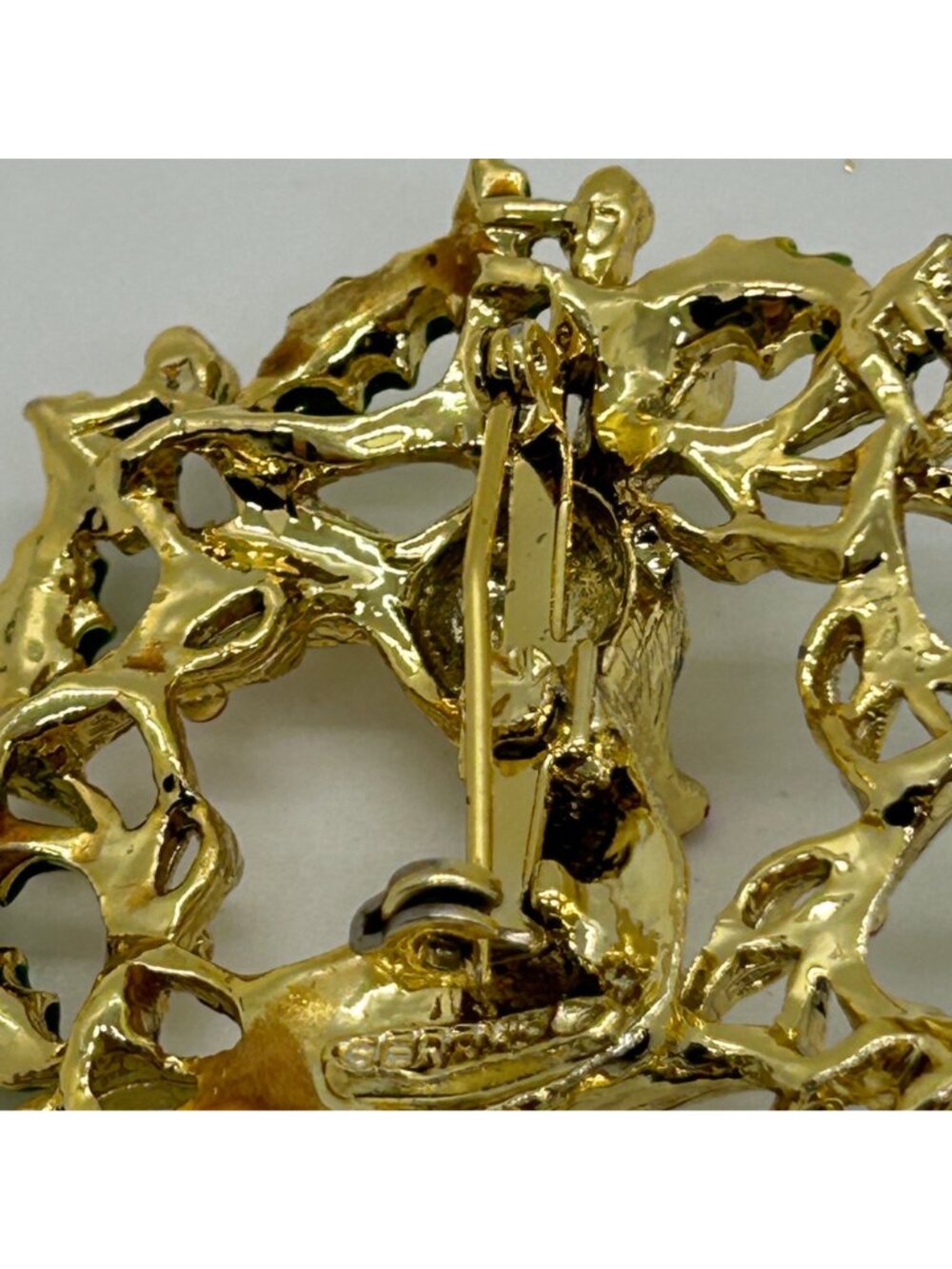 Vintage Christmas Reindeer Wreath Brooch Pin Gold Tone Enamel Rhinestone Holiday - Picture 10 of 12